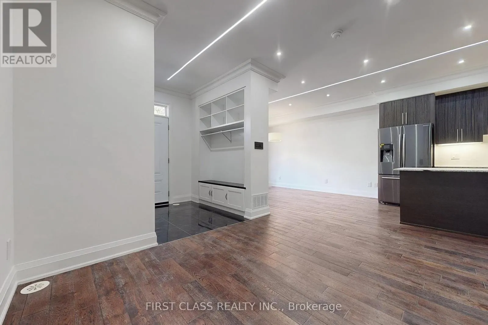TH 28 - 9 OAKBURN CRESCENT