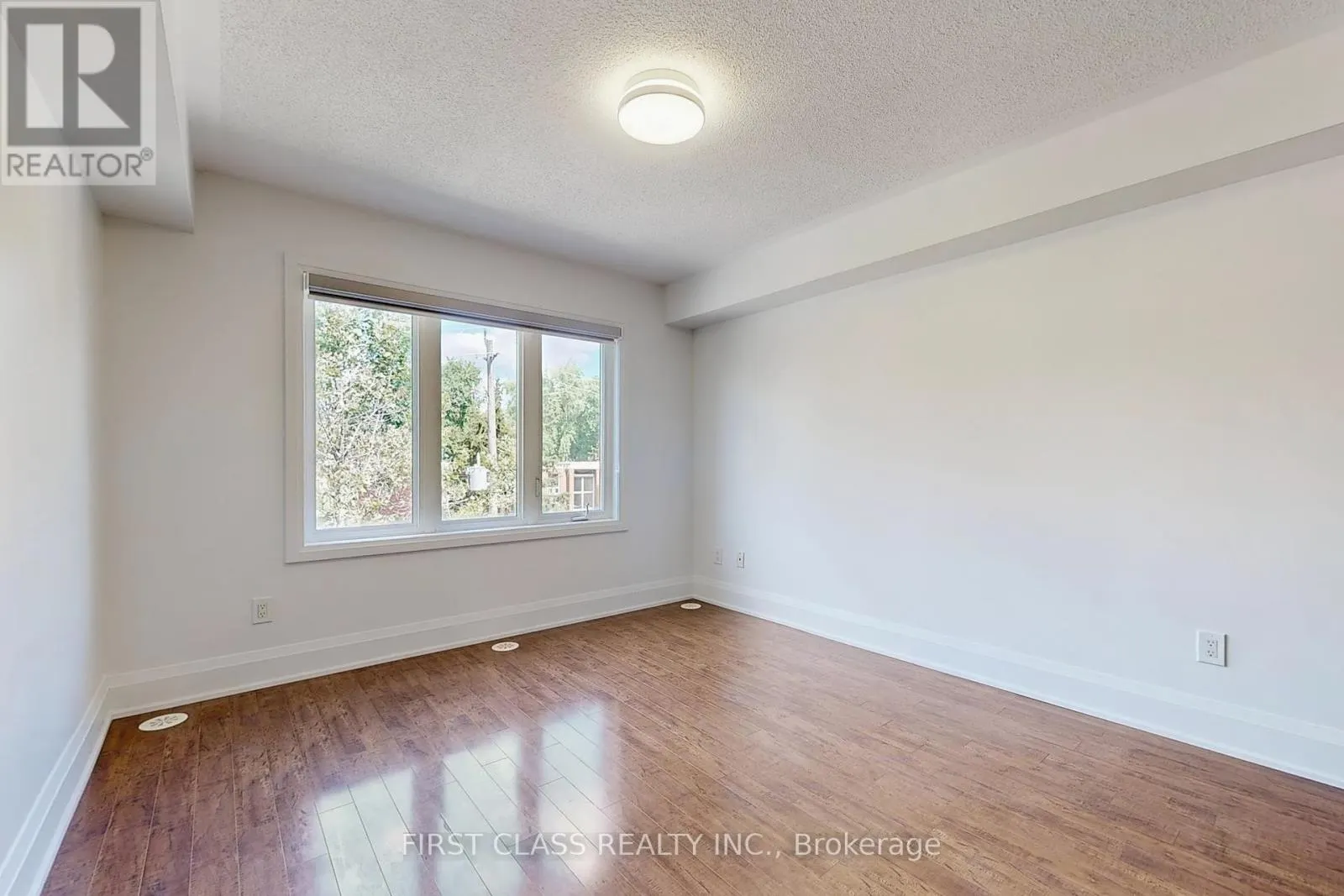 TH 28 - 9 OAKBURN CRESCENT