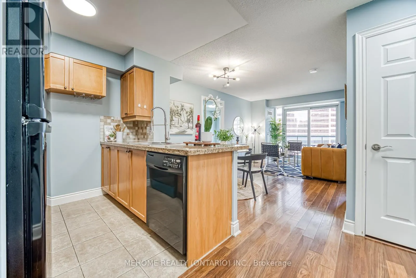 1025 - 25 GREENVIEW AVENUE