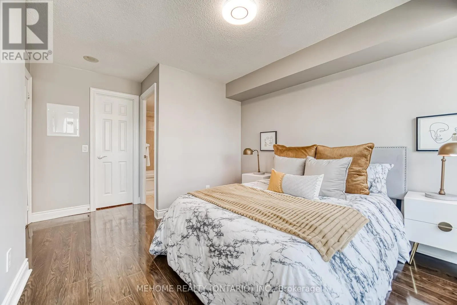 1025 - 25 GREENVIEW AVENUE