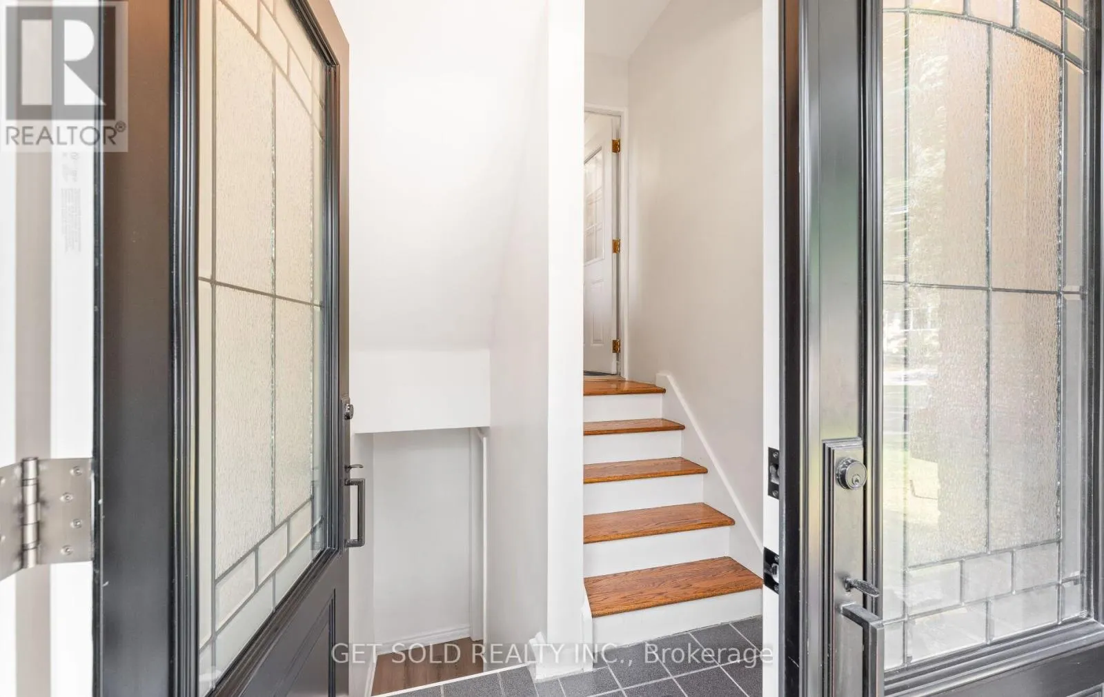 10 DUNBOYNE COURT