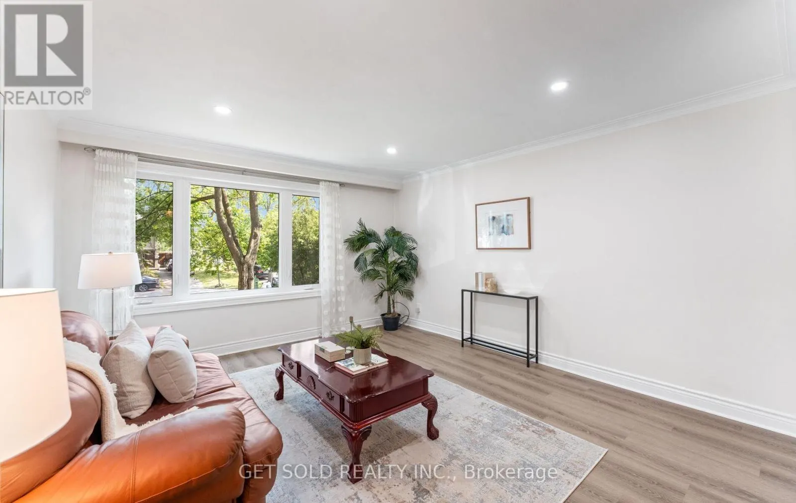 10 DUNBOYNE COURT