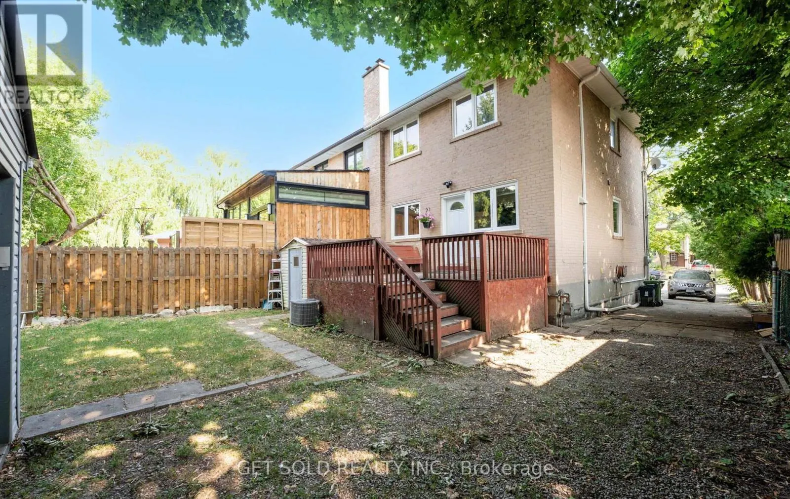 10 DUNBOYNE COURT