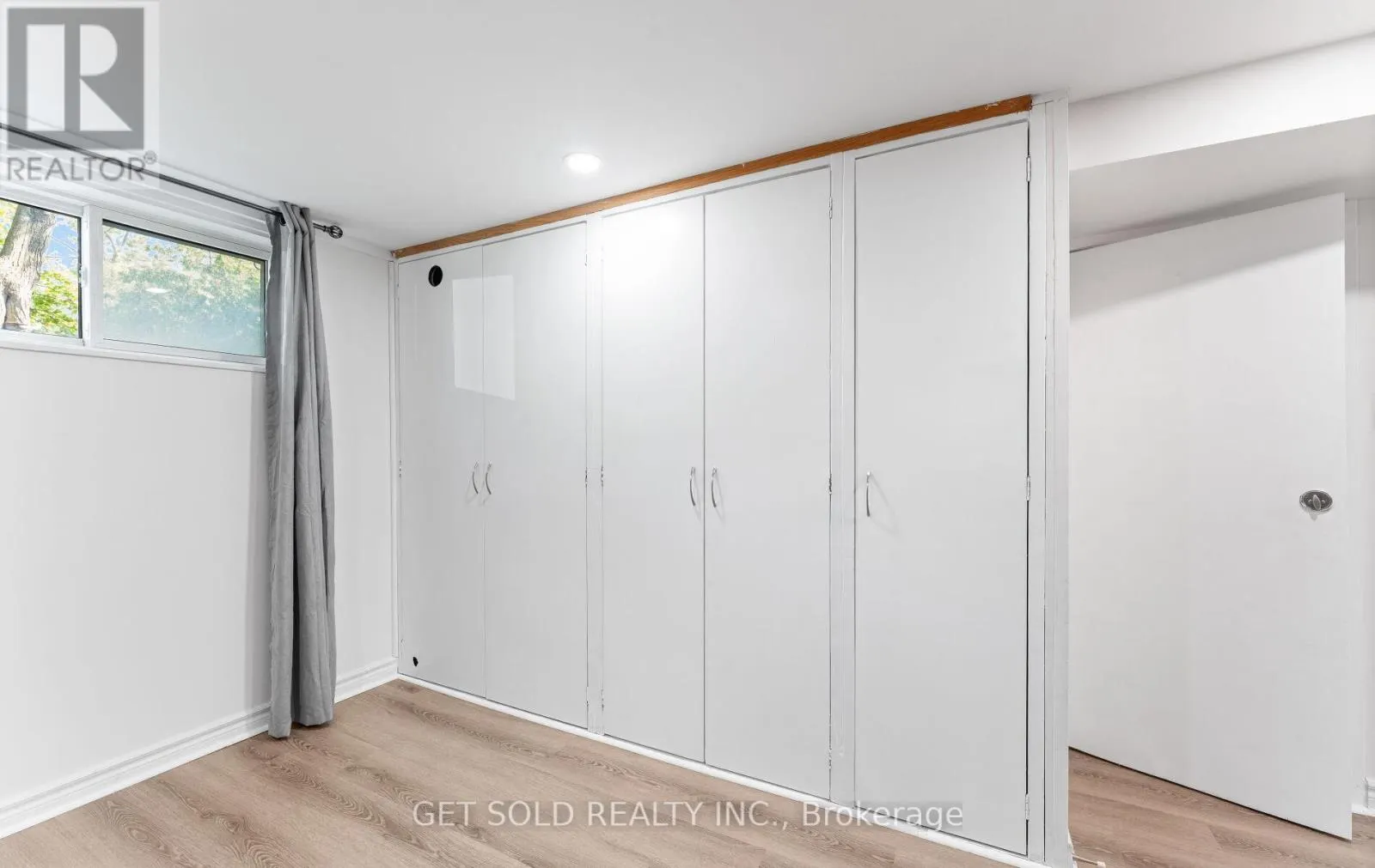 10 DUNBOYNE COURT