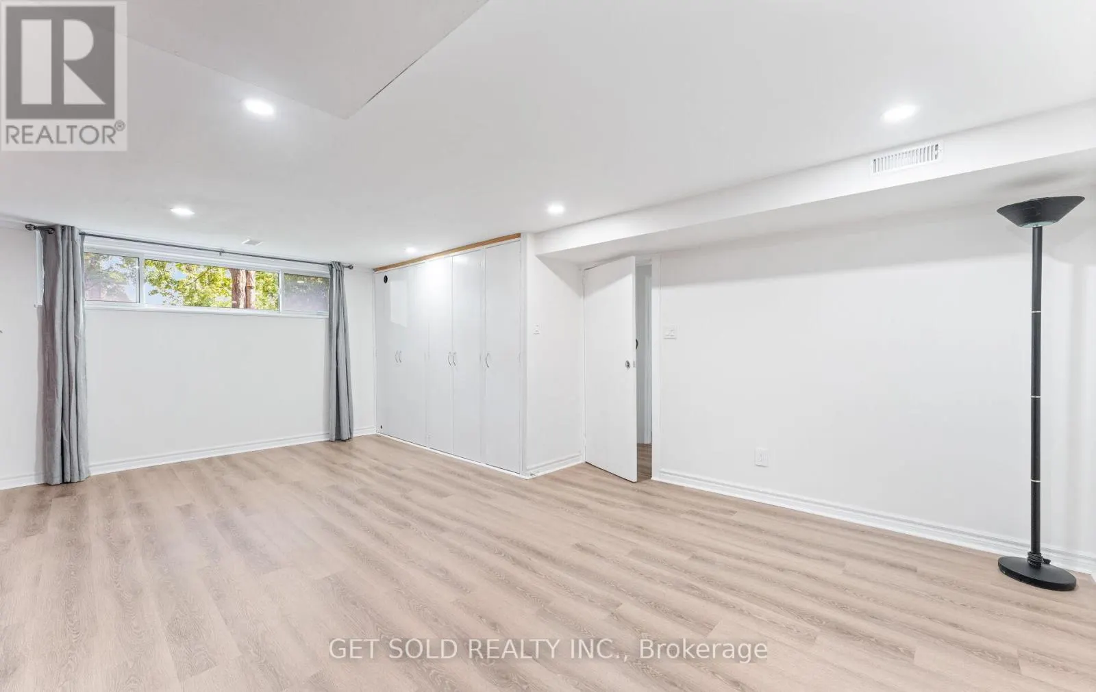 10 DUNBOYNE COURT