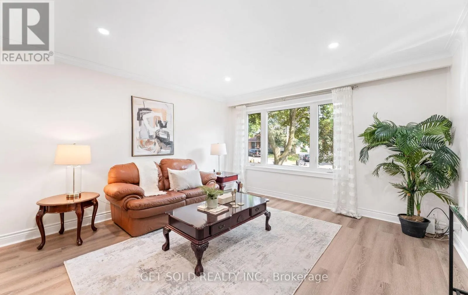 10 DUNBOYNE COURT