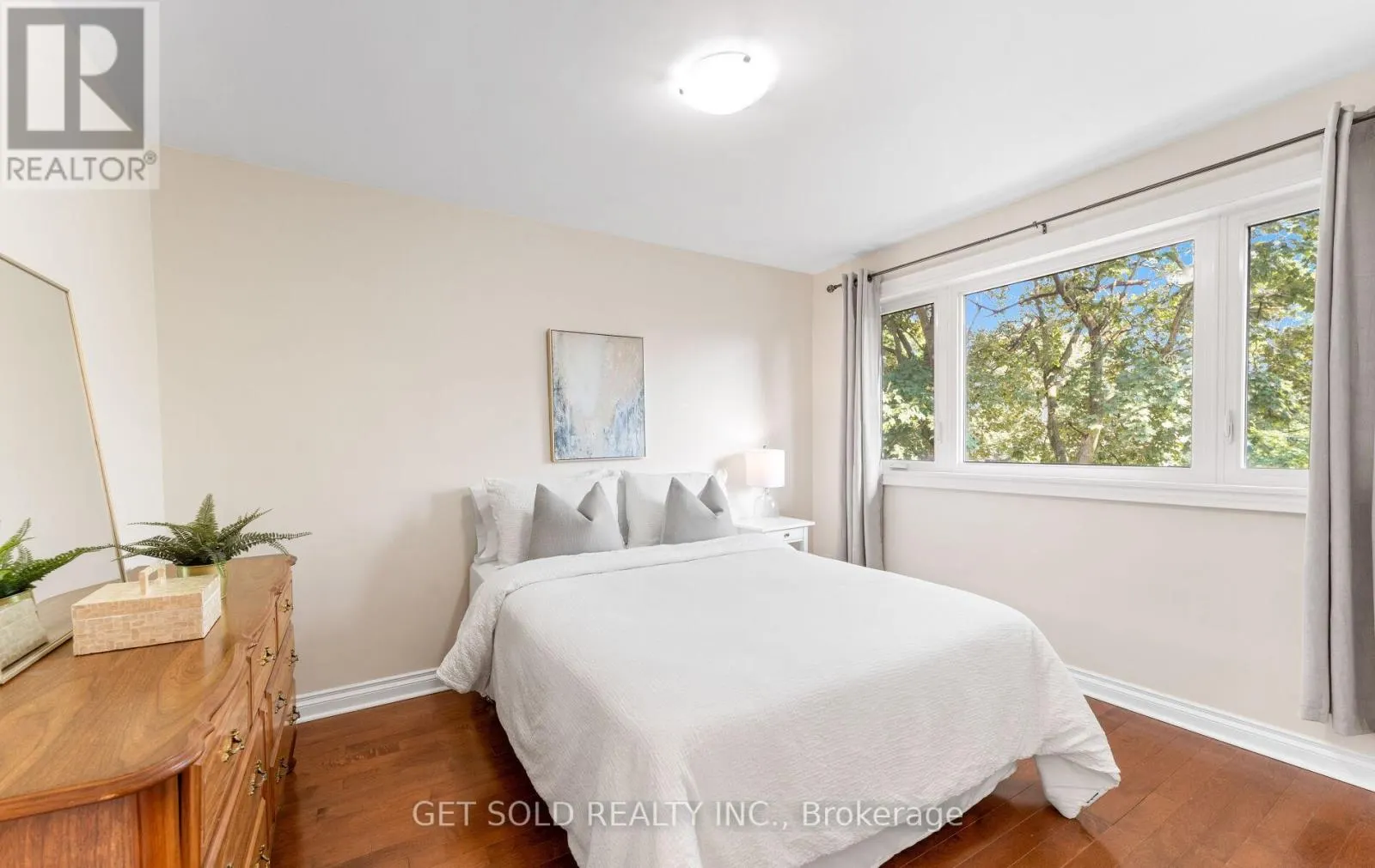 10 DUNBOYNE COURT