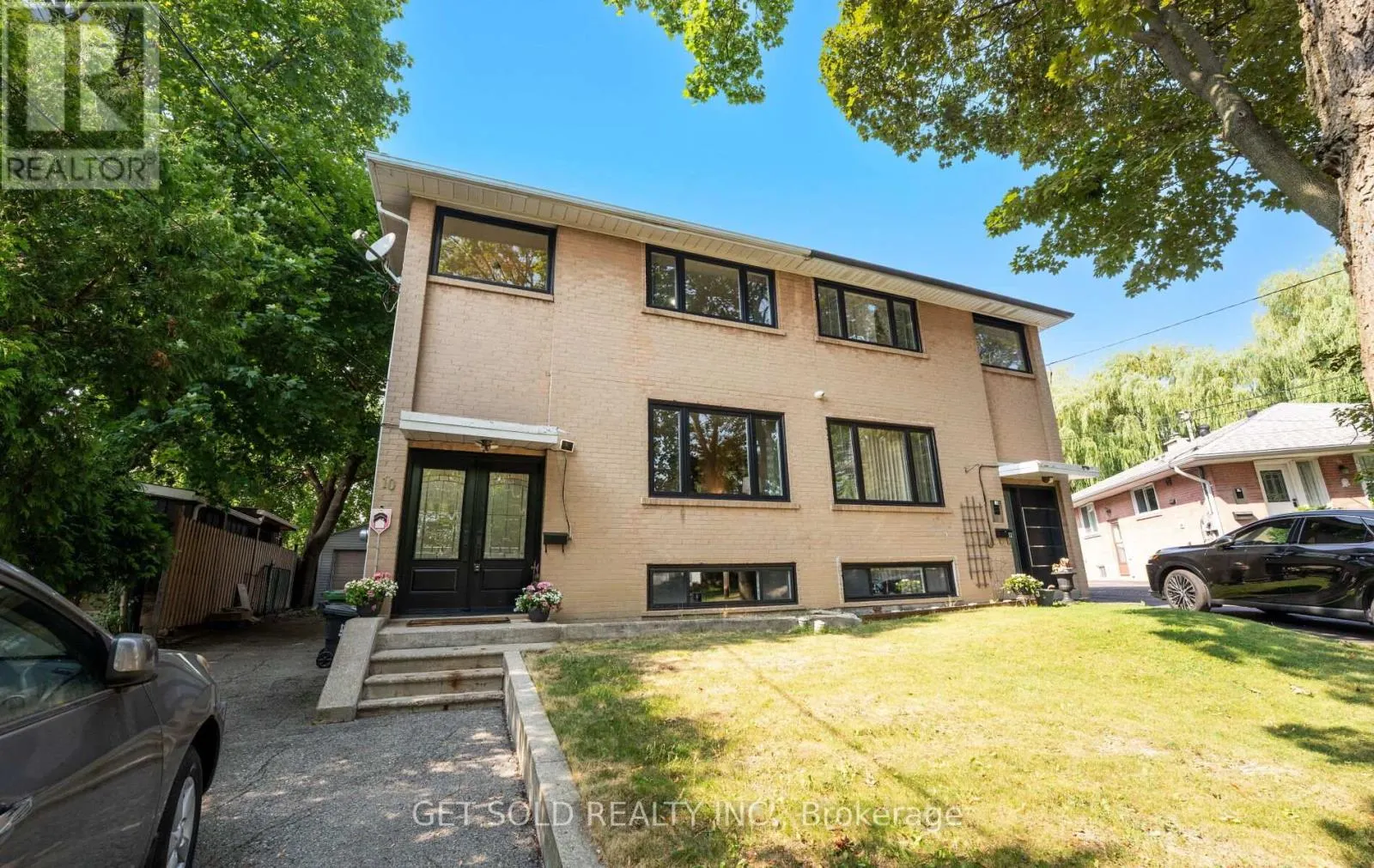 10 DUNBOYNE COURT