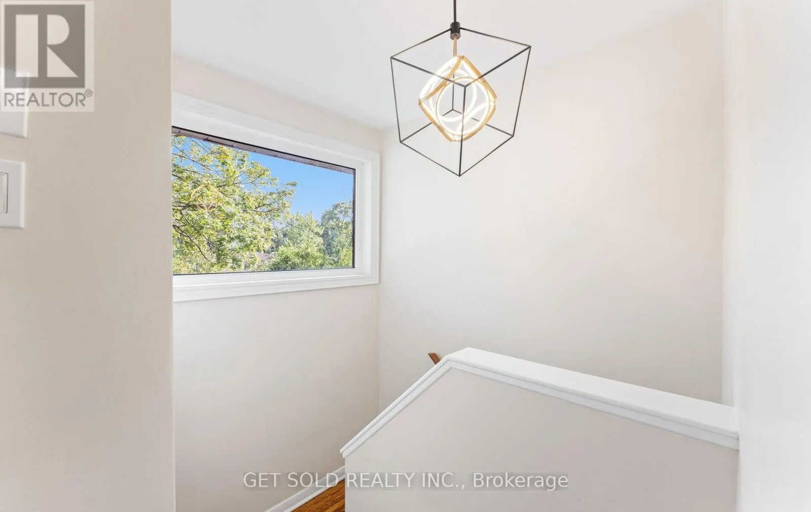 10 DUNBOYNE COURT
