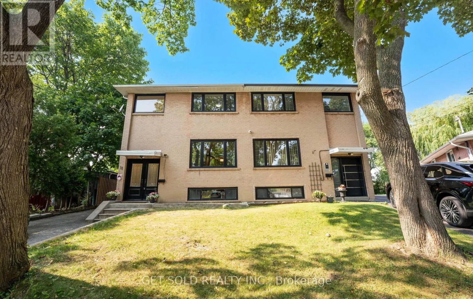 10 DUNBOYNE COURT