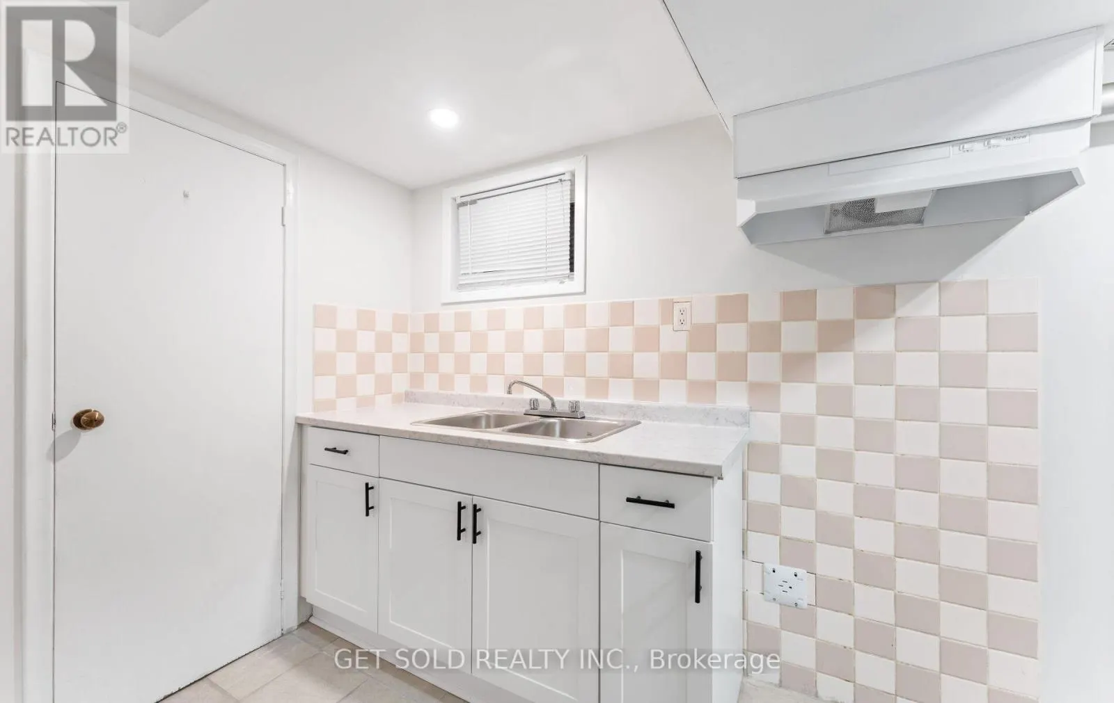 10 DUNBOYNE COURT