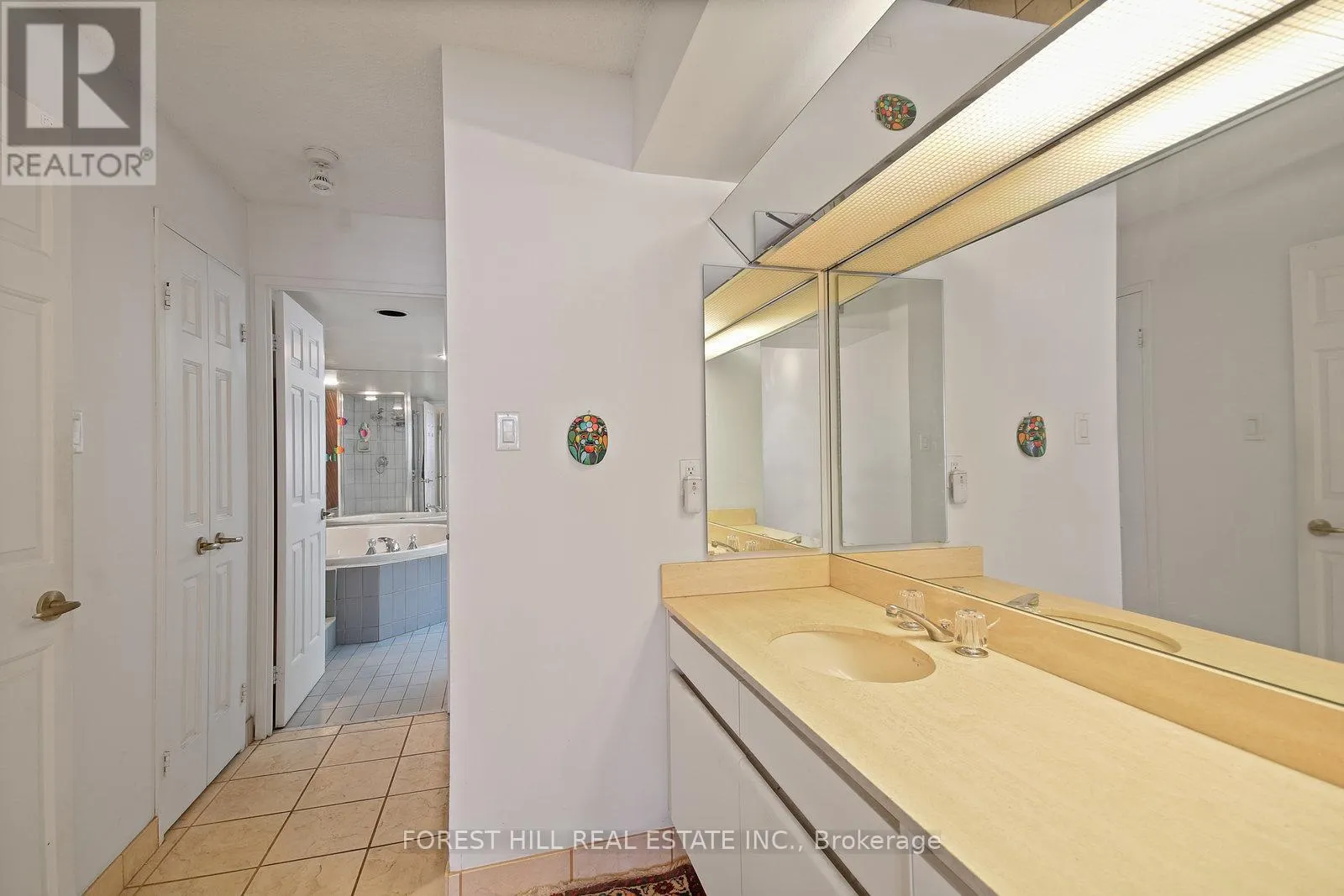 1101 - 130 CARLTON STREET