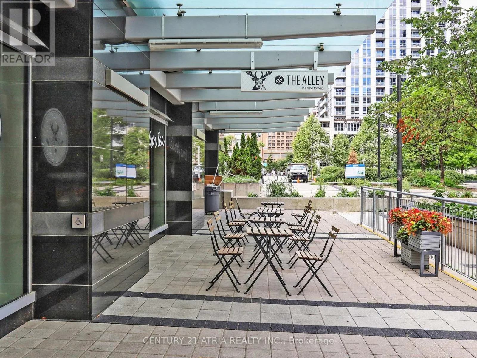 1 - 382 YONGE STREET
