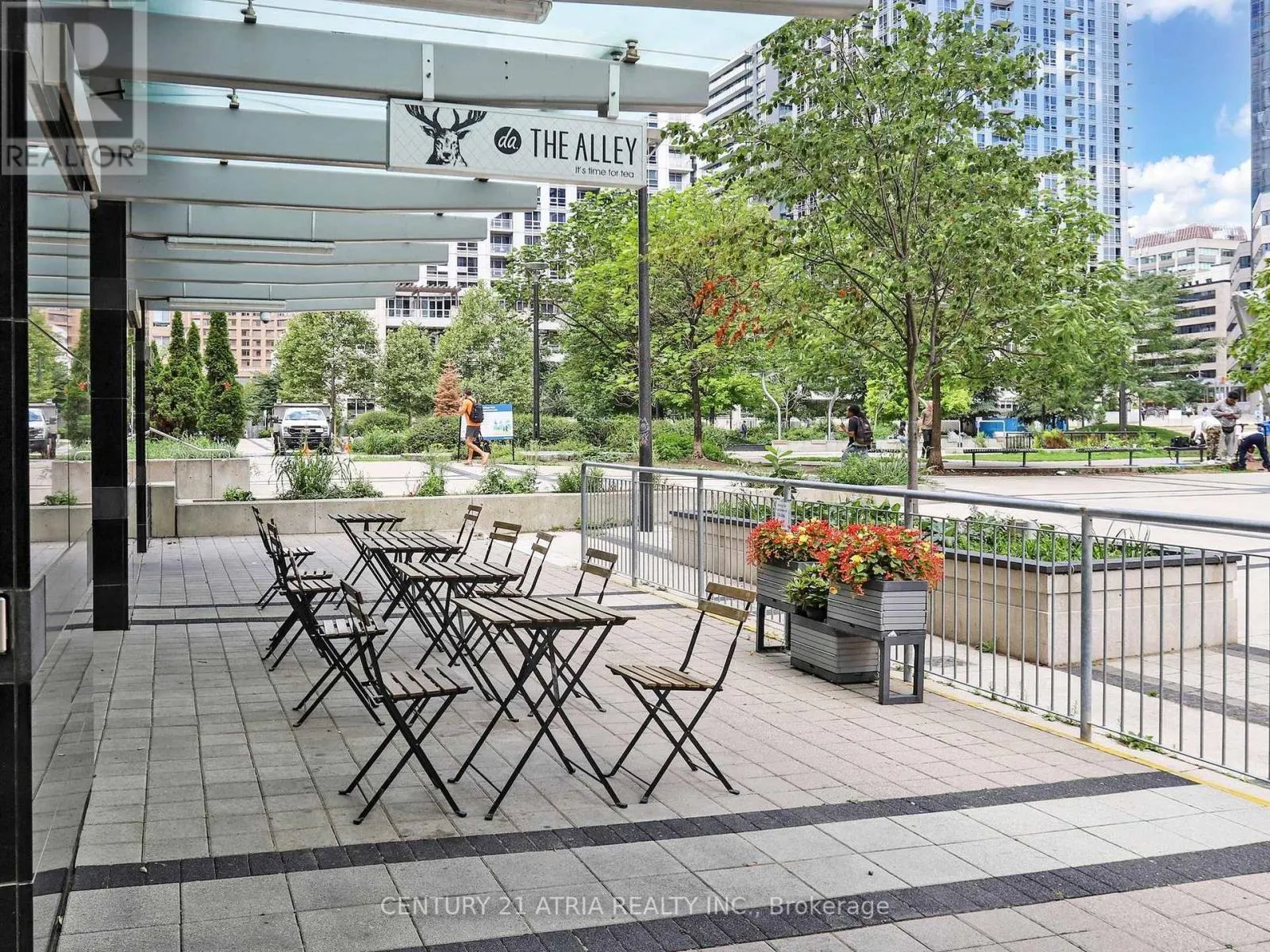 1 - 382 YONGE STREET