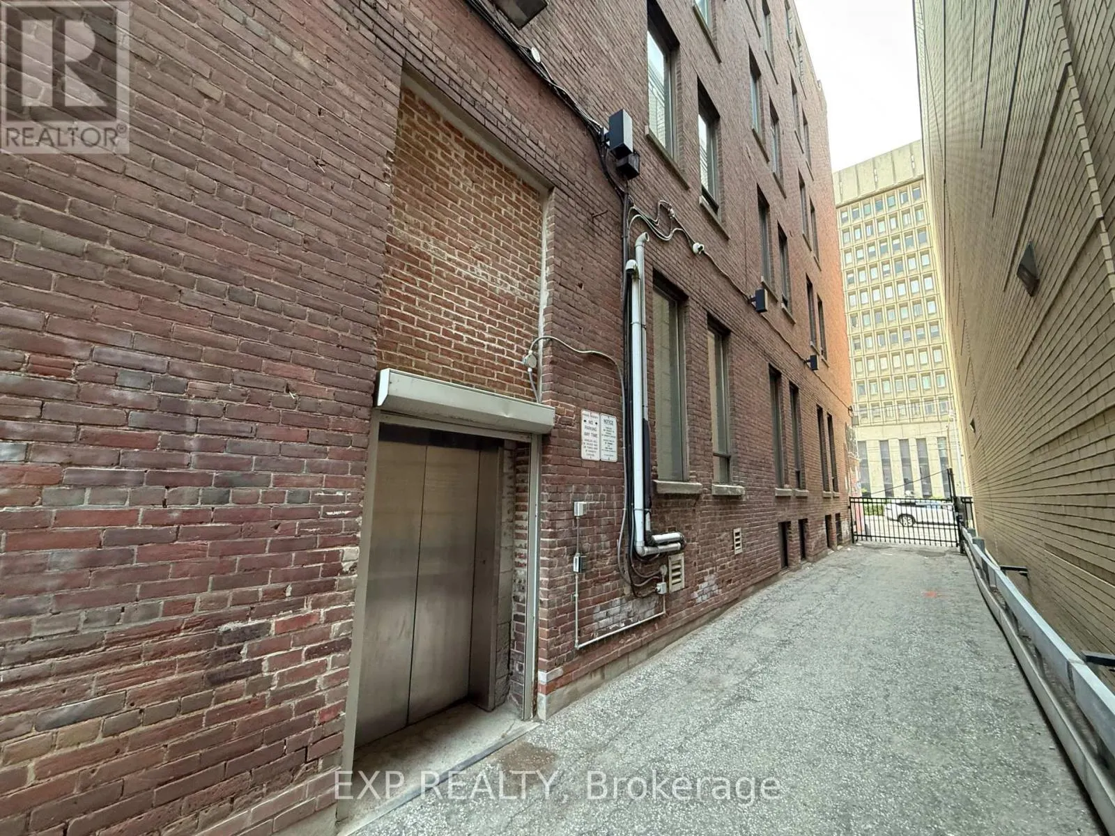 200 - 243 COLLEGE STREET