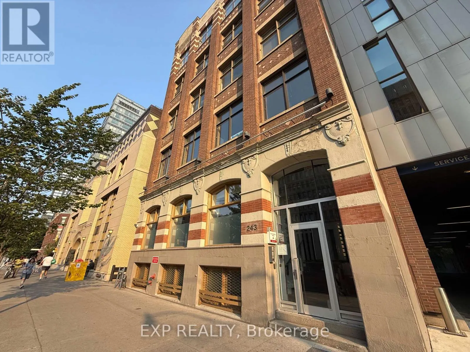 200 - 243 COLLEGE STREET