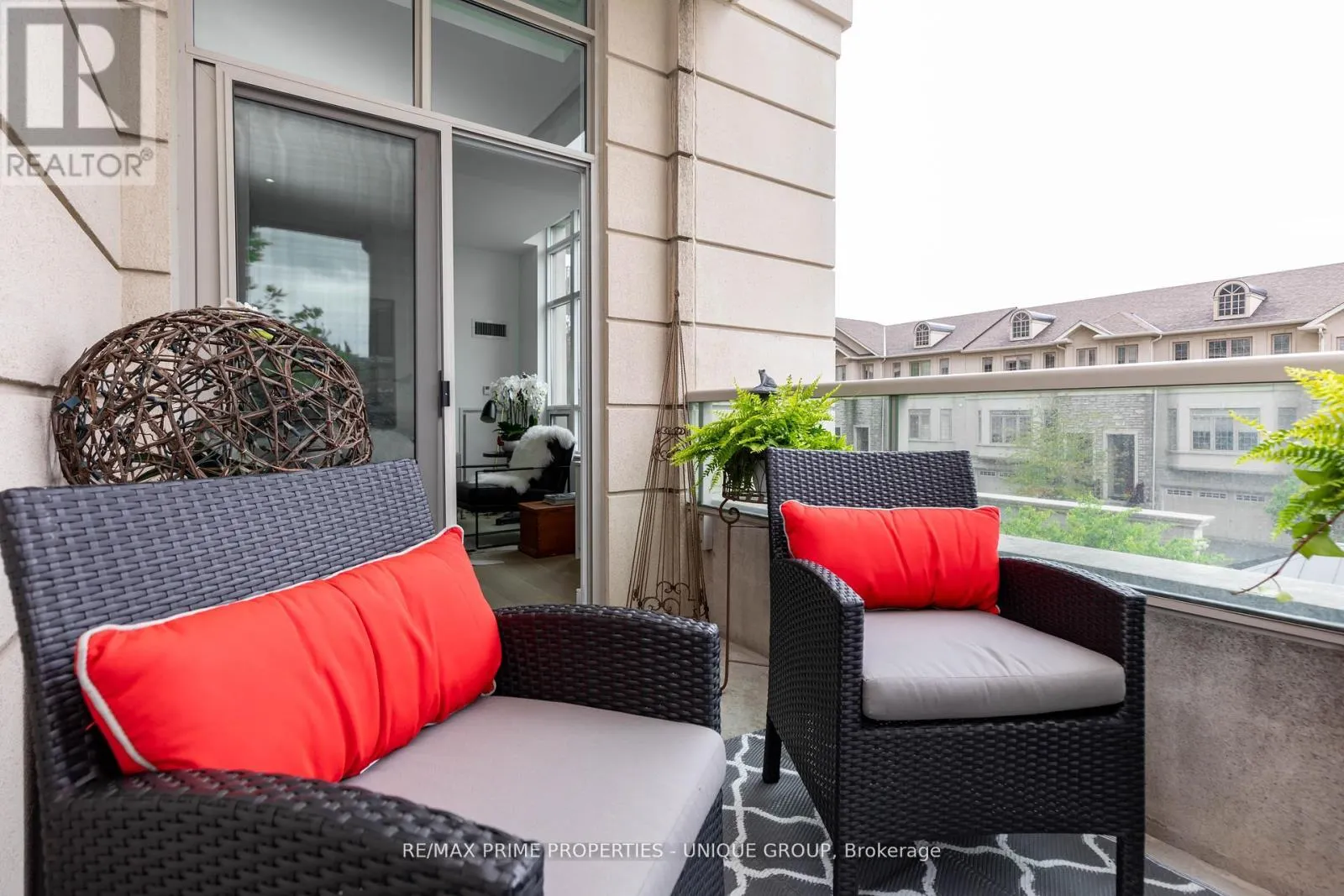 218 - 20 BLOORVIEW PLACE