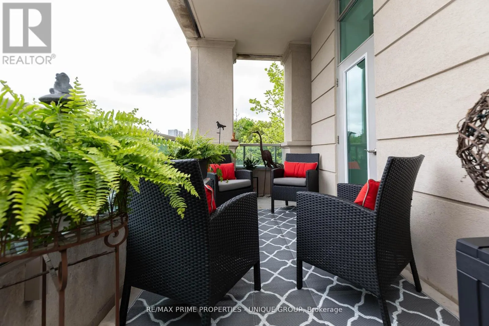 218 - 20 BLOORVIEW PLACE