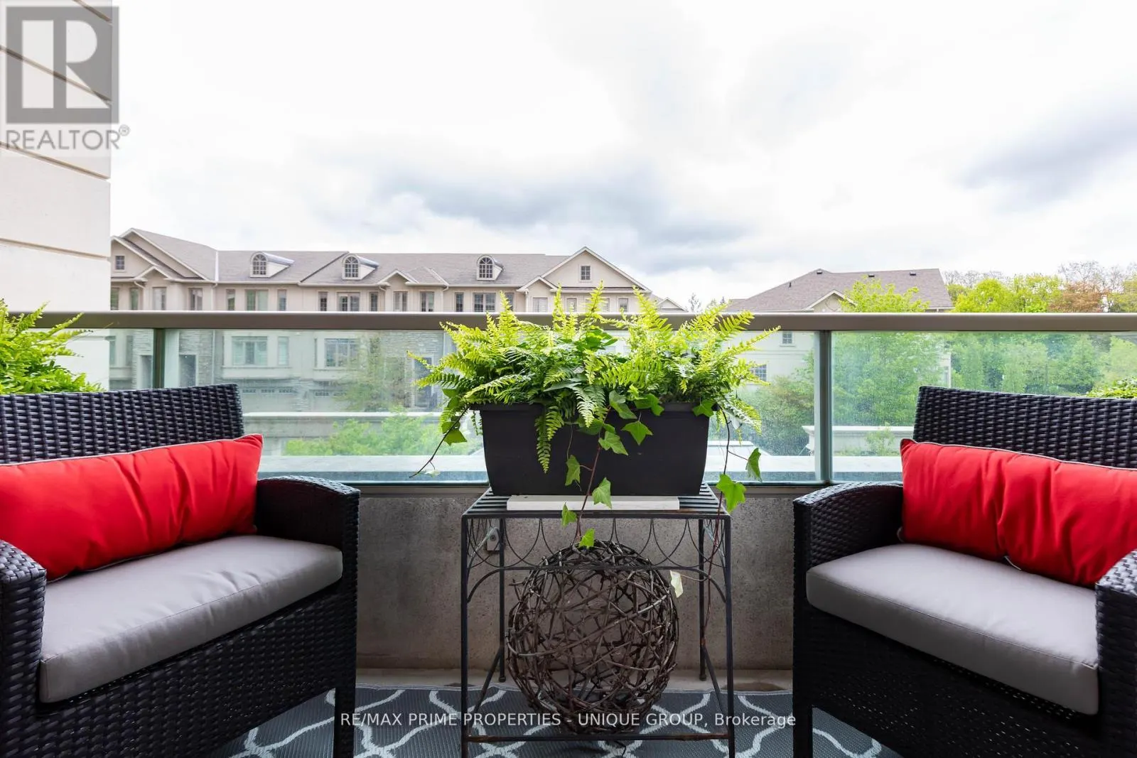 218 - 20 BLOORVIEW PLACE