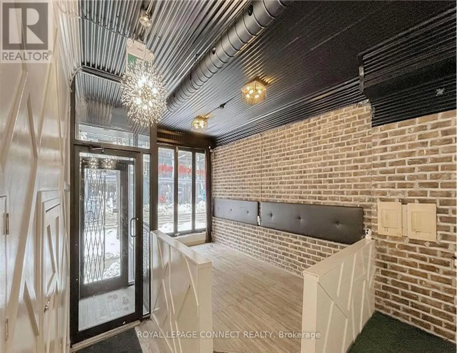566 QUEEN STREET W