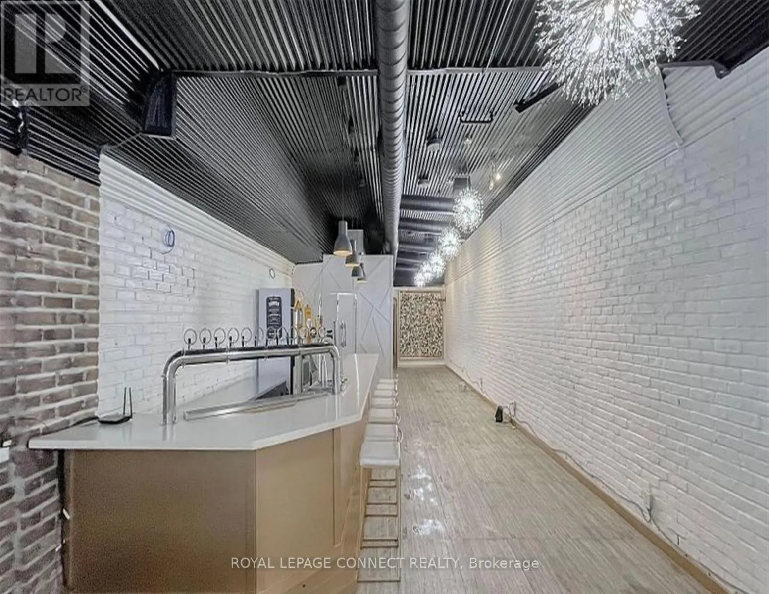 566 QUEEN STREET W
