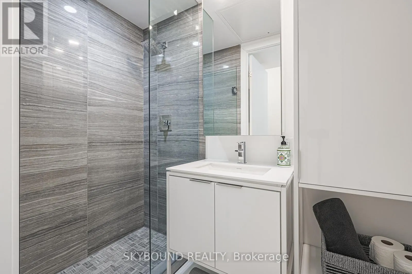 1509 - 77 SHUTER STREET