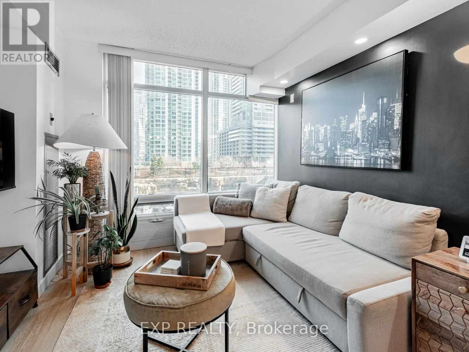 317 - 361 FRONT STREET W