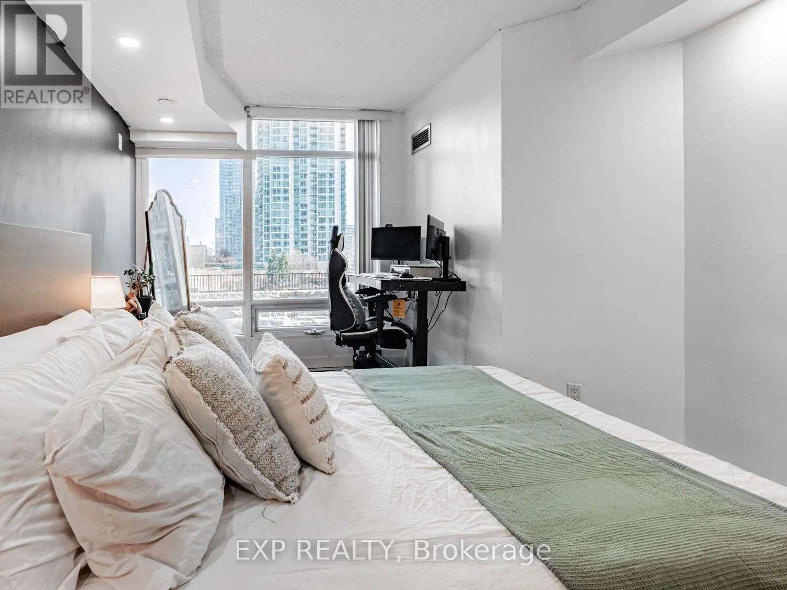 317 - 361 FRONT STREET W