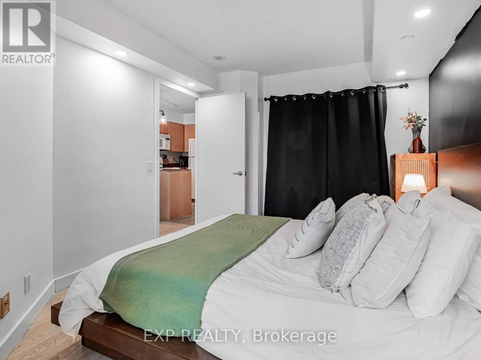317 - 361 FRONT STREET W