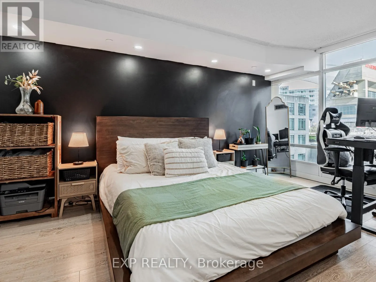 317 - 361 FRONT STREET W