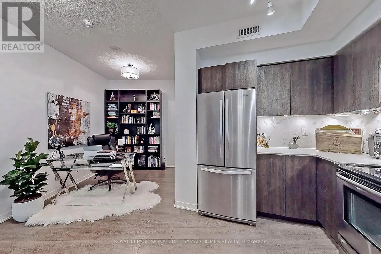 2813 - 150 EAST LIBERTY STREET