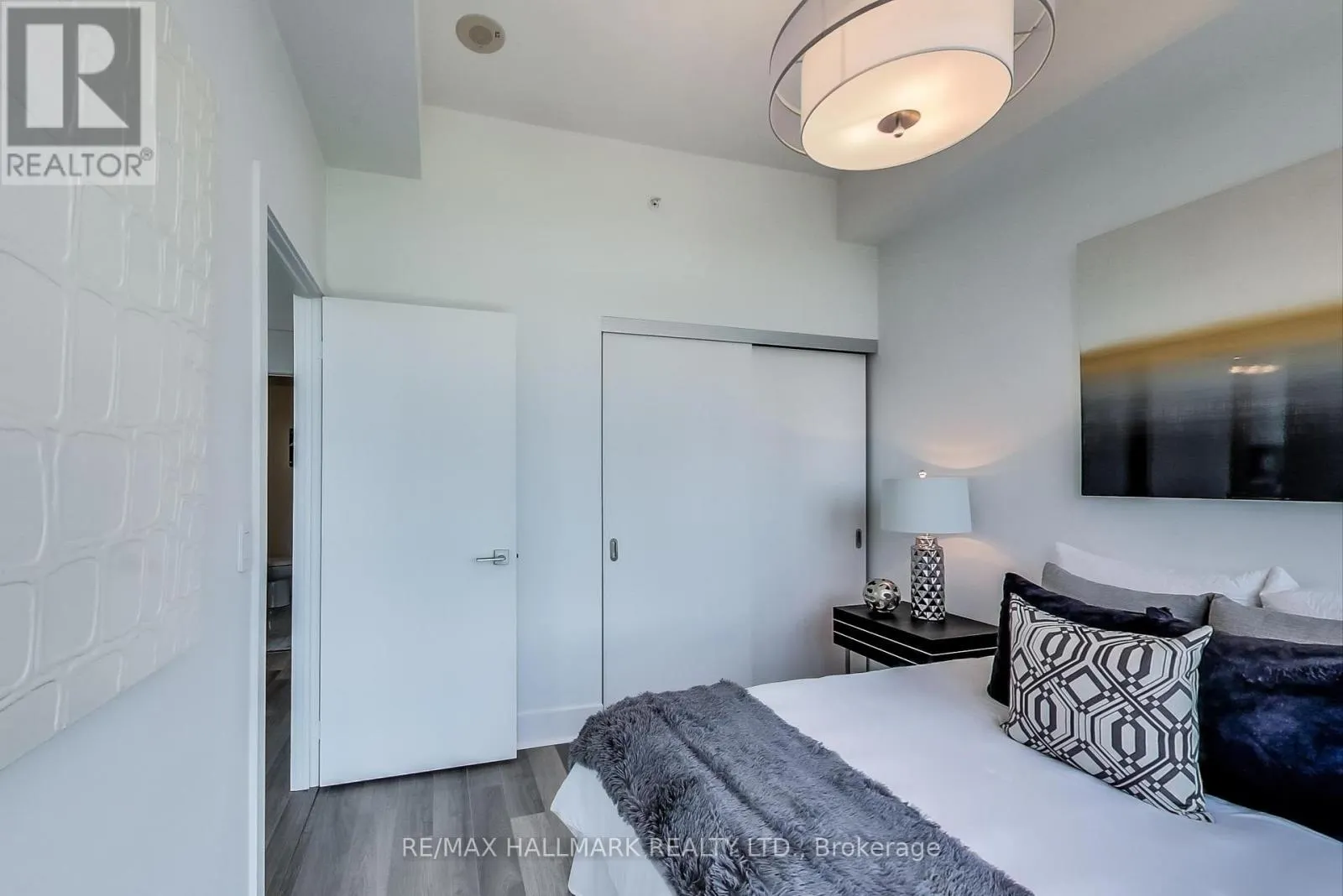 2107 - 32 DAVENPORT ROAD