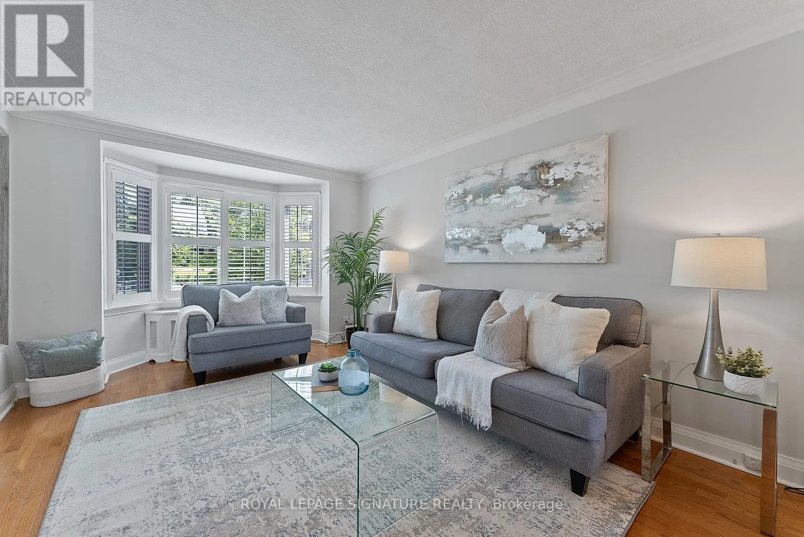 18 VANDERHOOF AVENUE