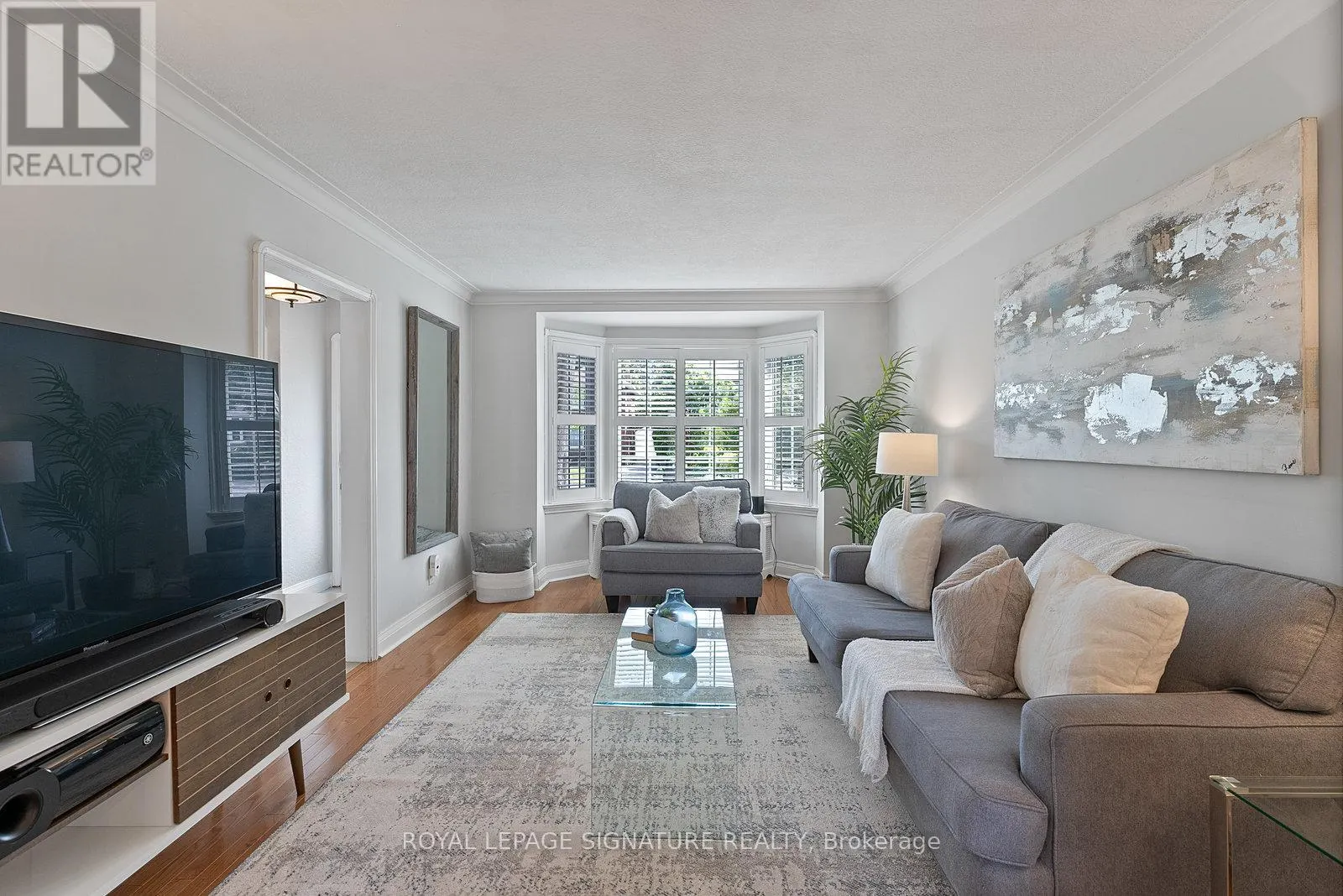 18 VANDERHOOF AVENUE