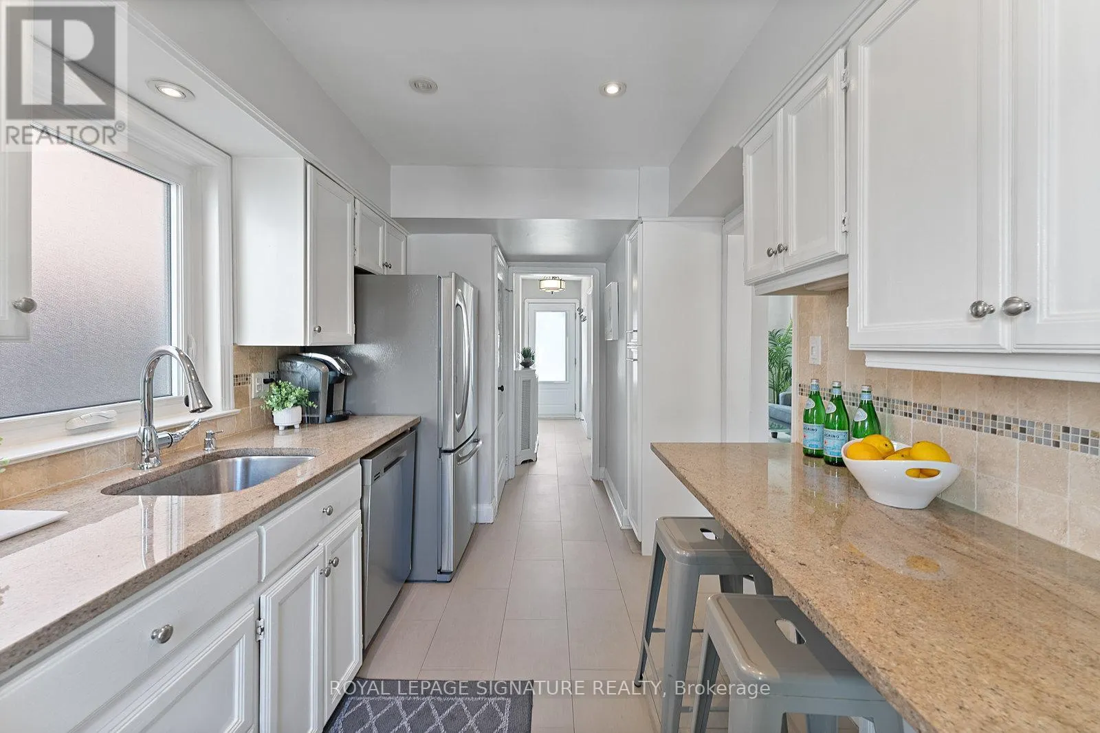 18 VANDERHOOF AVENUE