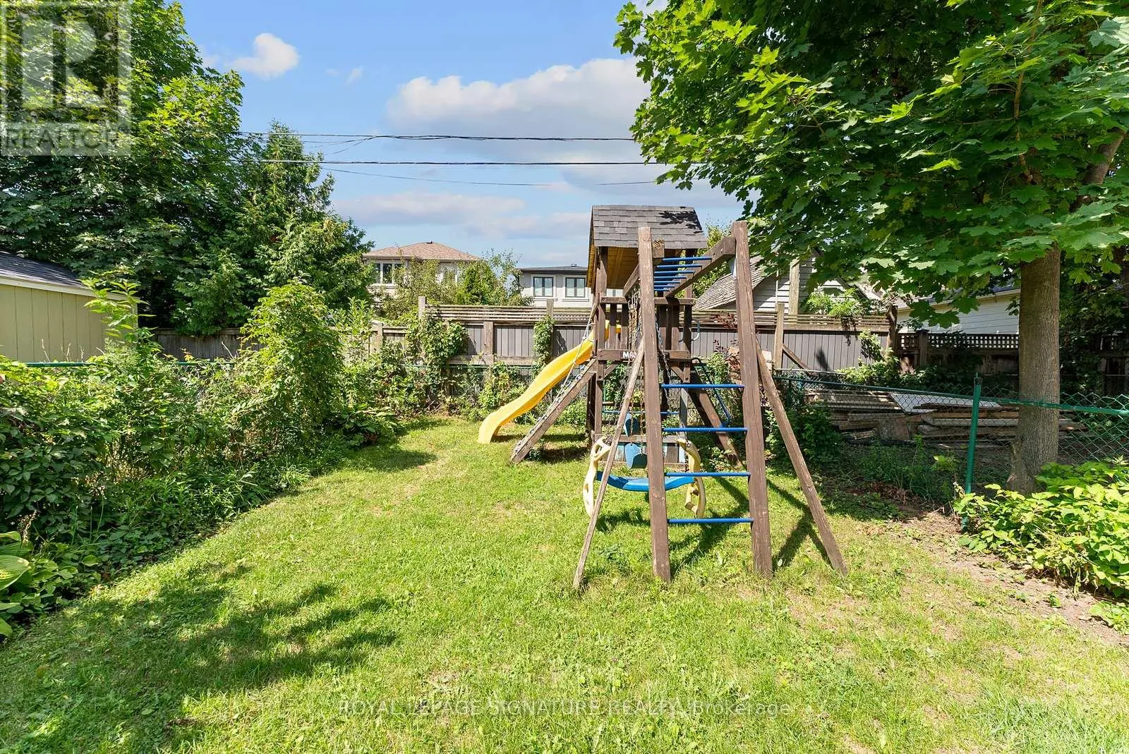 18 VANDERHOOF AVENUE