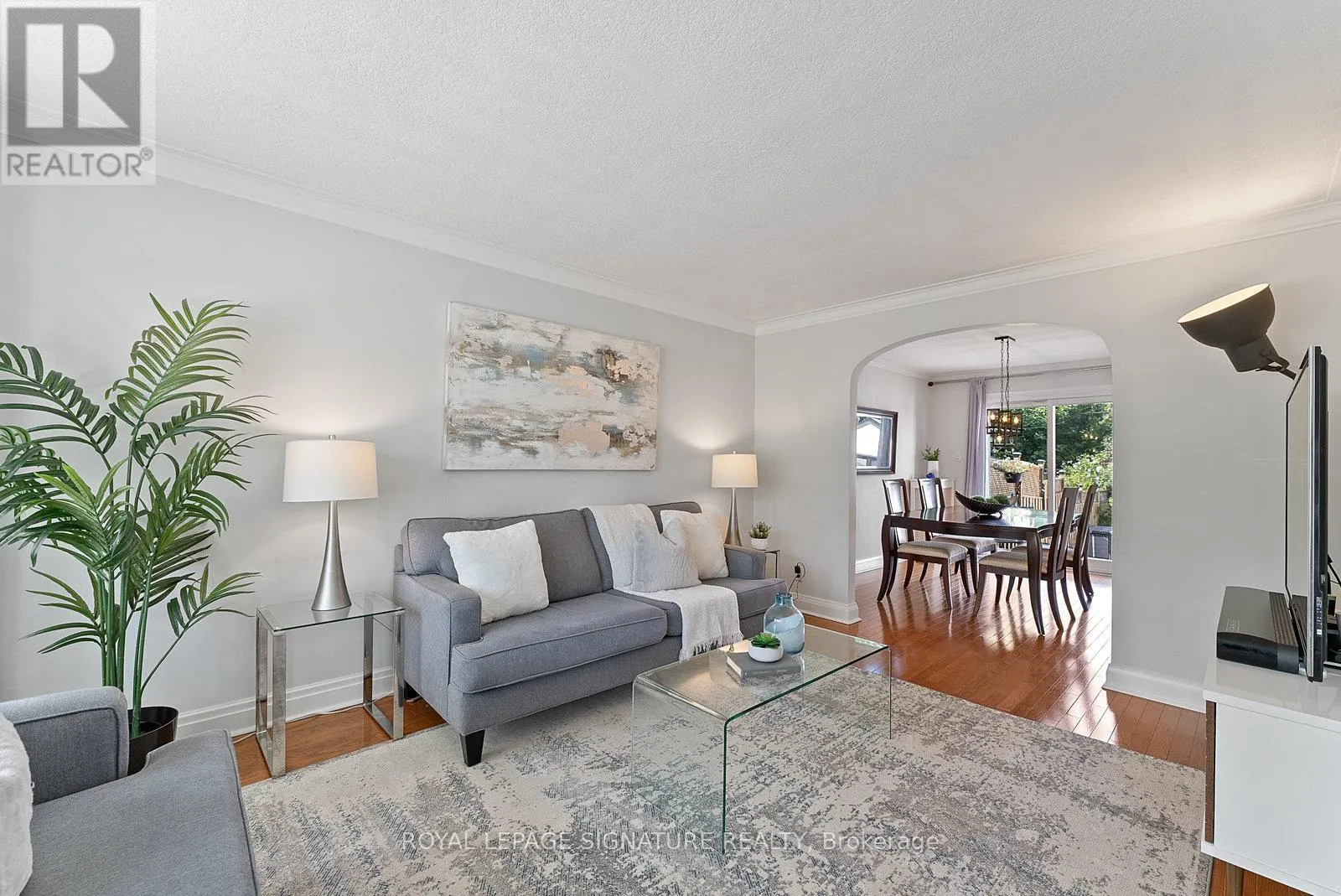18 VANDERHOOF AVENUE