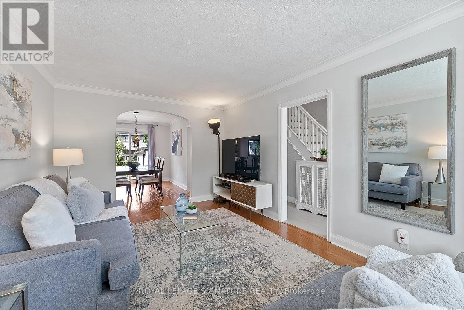 18 VANDERHOOF AVENUE