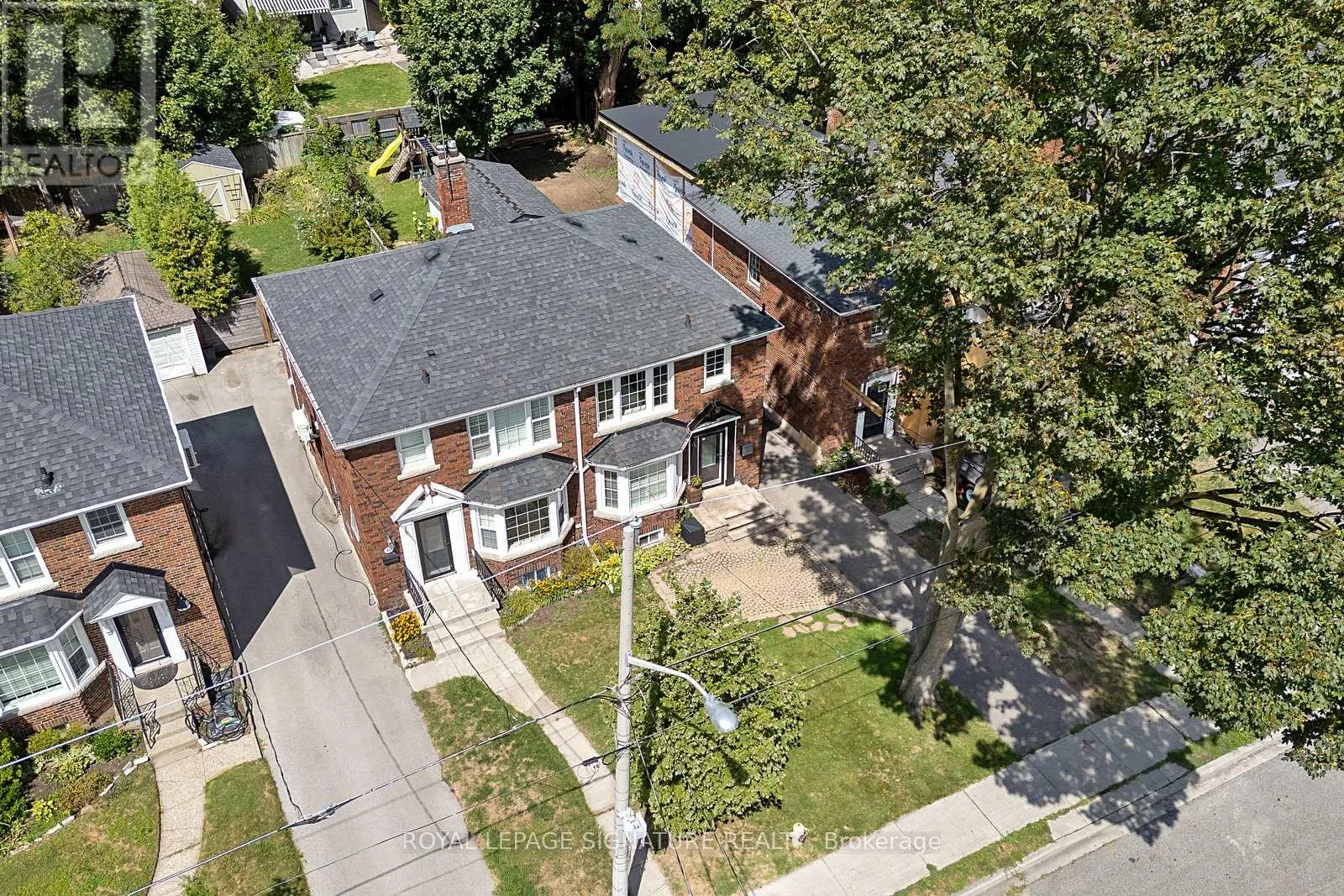 18 VANDERHOOF AVENUE
