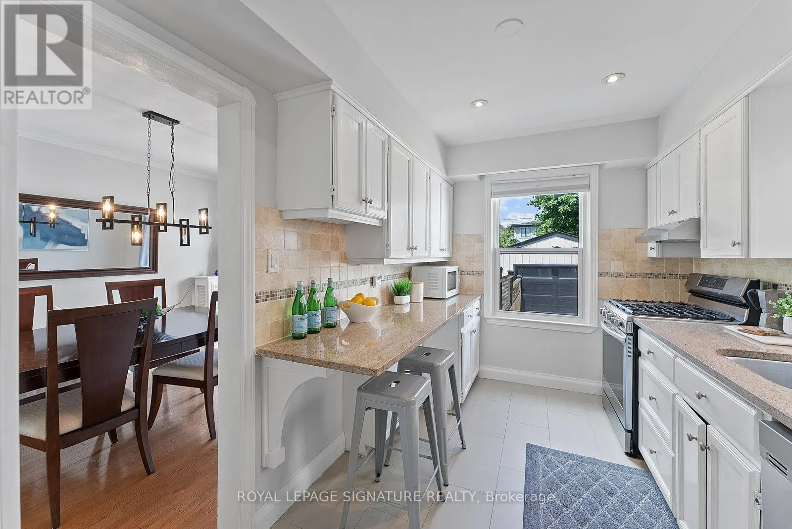 18 VANDERHOOF AVENUE