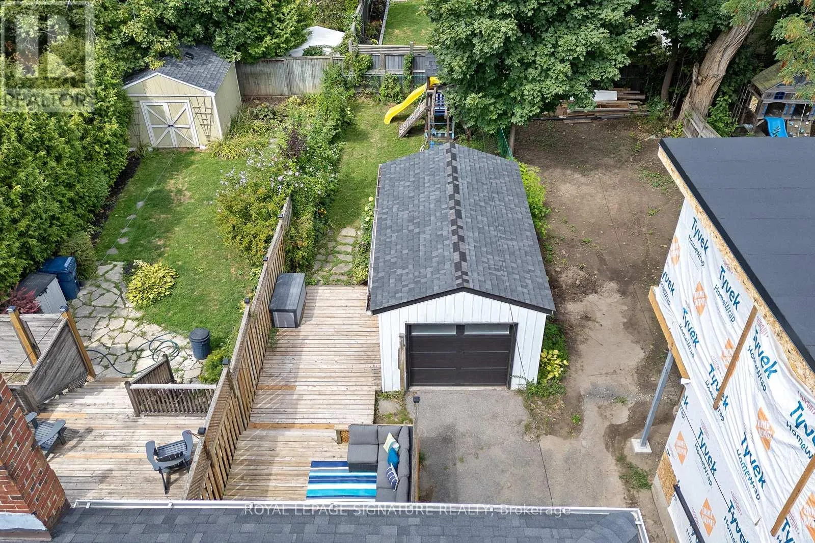 18 VANDERHOOF AVENUE