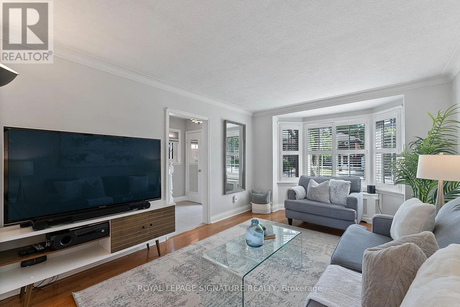 18 VANDERHOOF AVENUE