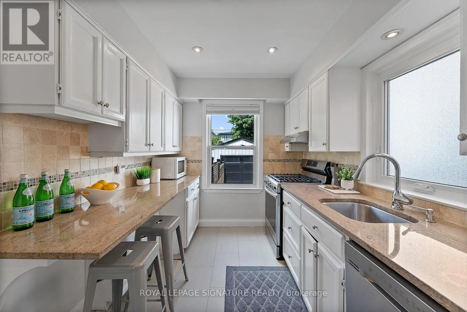 18 VANDERHOOF AVENUE
