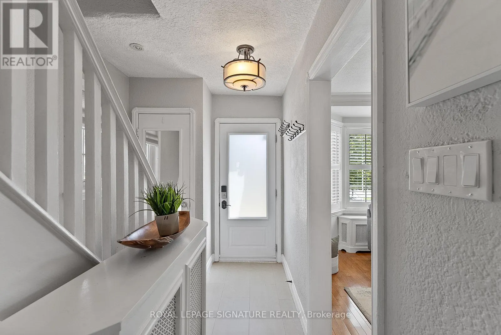 18 VANDERHOOF AVENUE