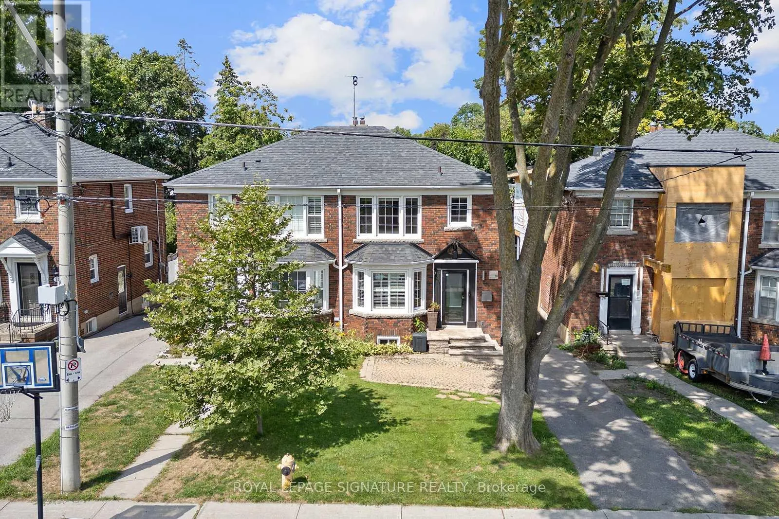 18 VANDERHOOF AVENUE