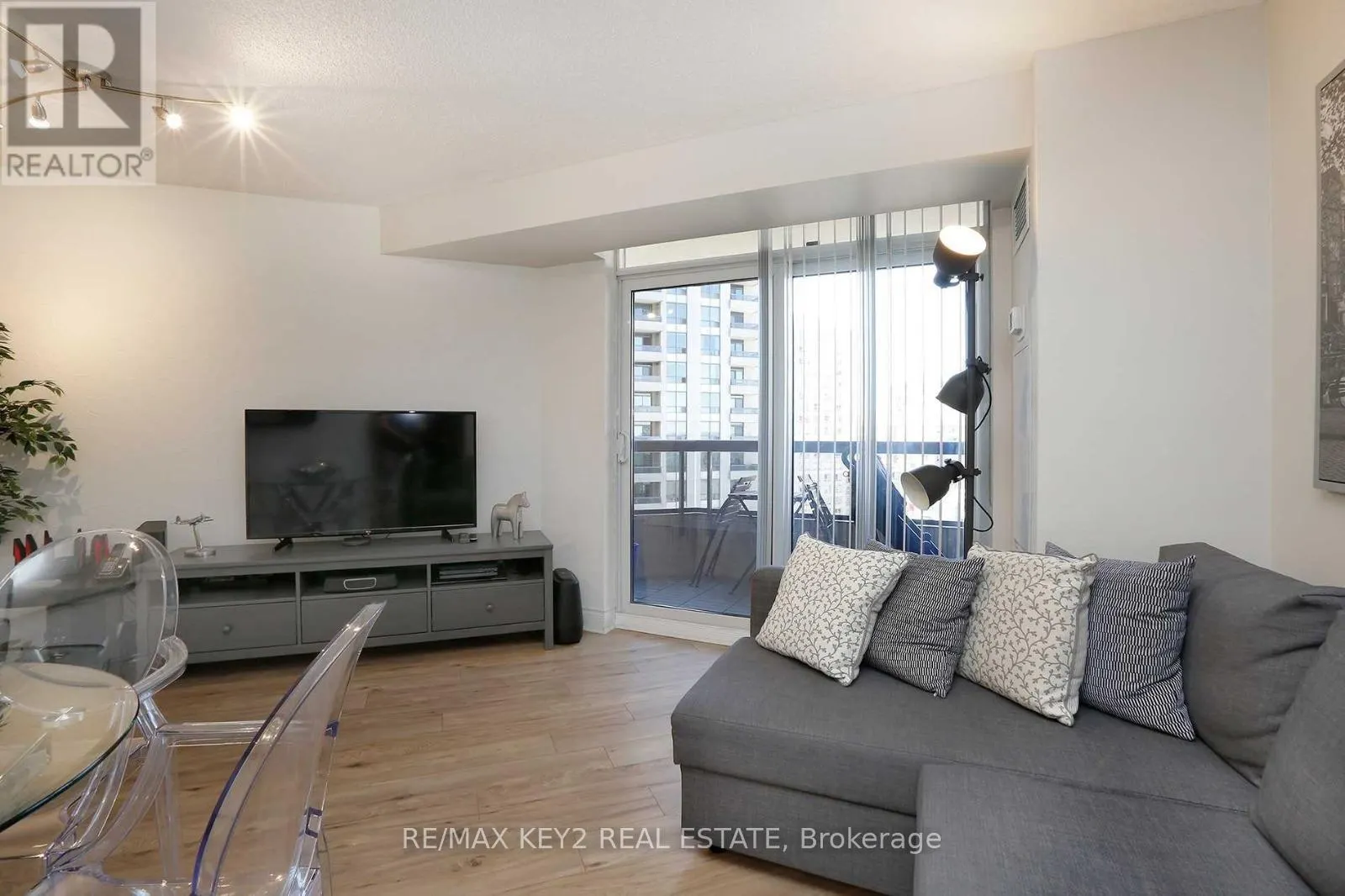 1329 - 15 NORTHTOWN WAY
