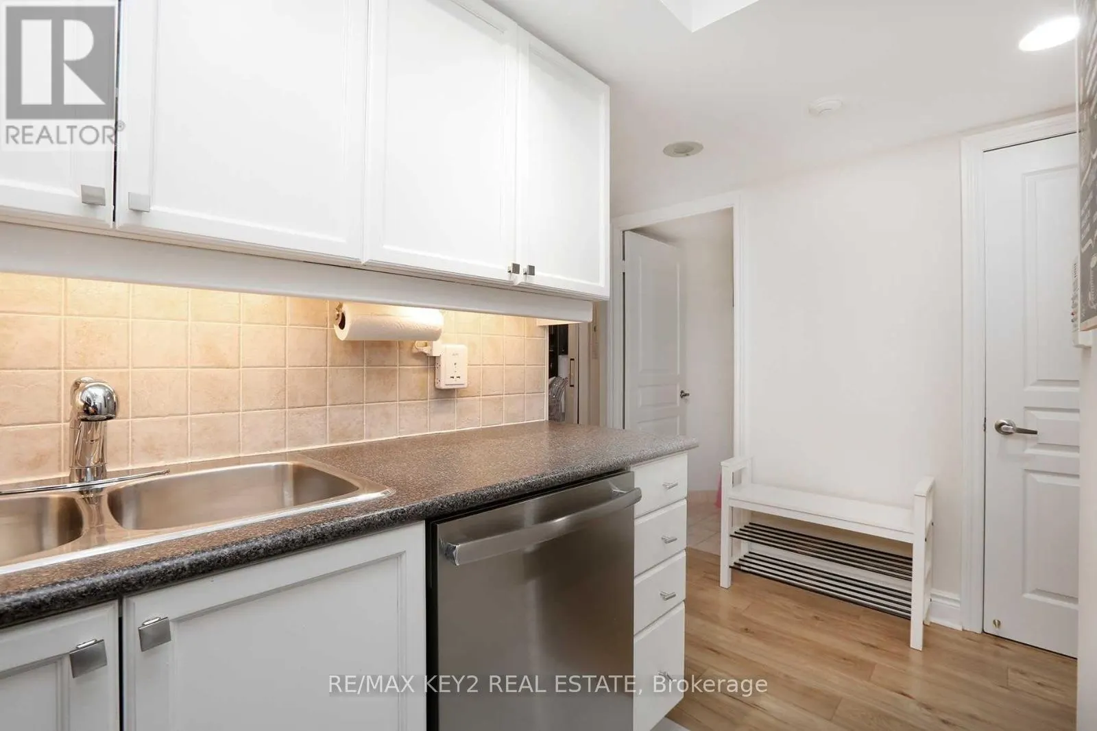 1329 - 15 NORTHTOWN WAY