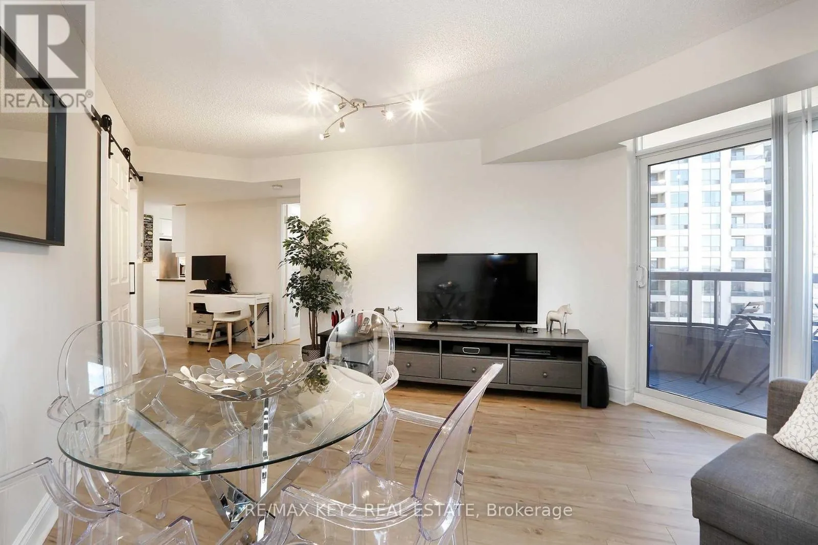 1329 - 15 NORTHTOWN WAY