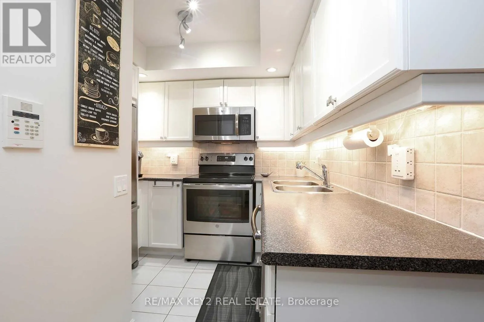 1329 - 15 NORTHTOWN WAY