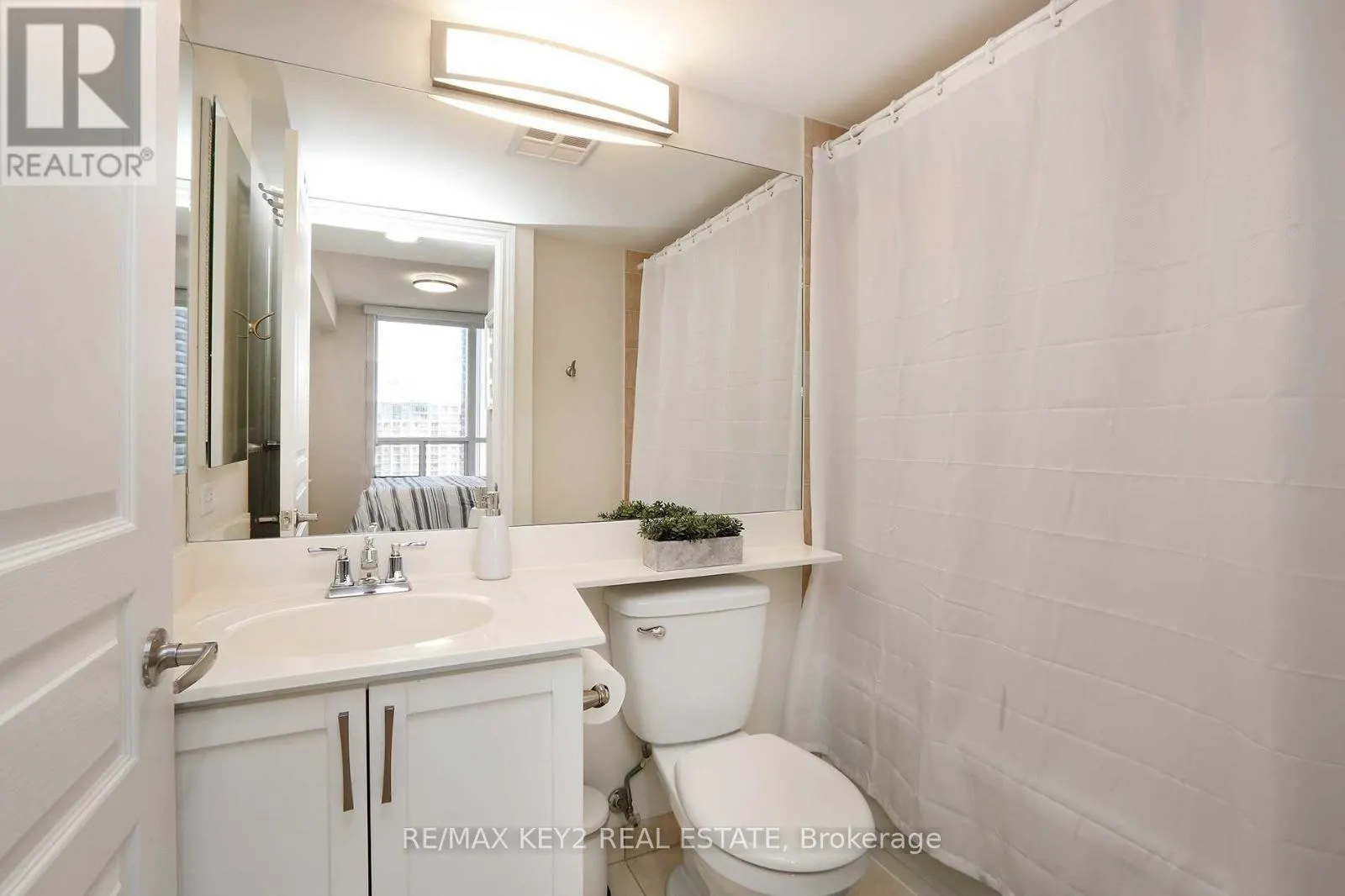1329 - 15 NORTHTOWN WAY